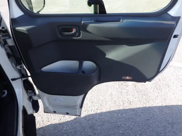 トヨタ コースター SKG-XZB70(2WD)の写真9