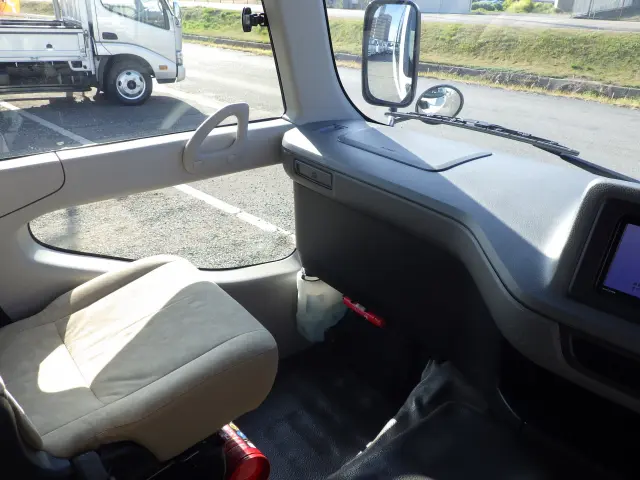 トヨタ コースター SKG-XZB70(2WD)の写真11