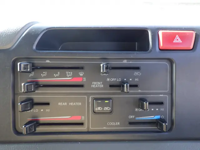 トヨタ コースター SKG-XZB70(2WD)の写真13