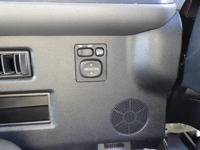 トヨタ コースター SKG-XZB70(2WD)の写真17