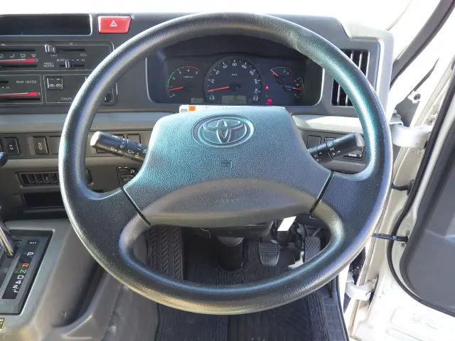 トヨタ コースター SKG-XZB70(2WD)の写真23