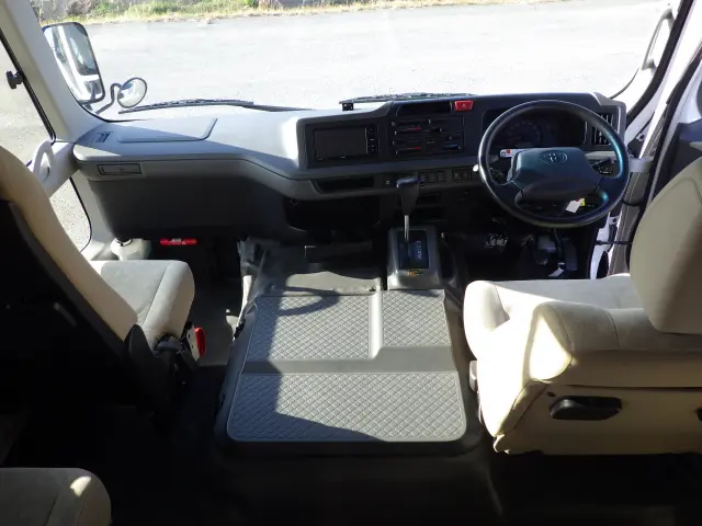 トヨタ コースター SKG-XZB70(2WD)の写真38