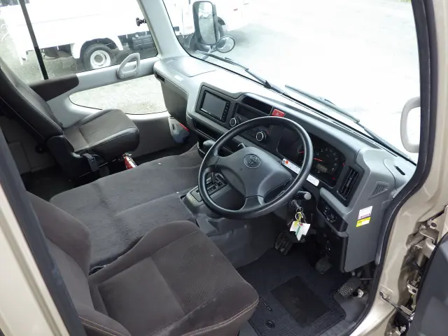 トヨタ コースター SDG-XZB70(2WD)の写真6