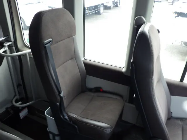 トヨタ コースター SDG-XZB70(2WD)の写真9