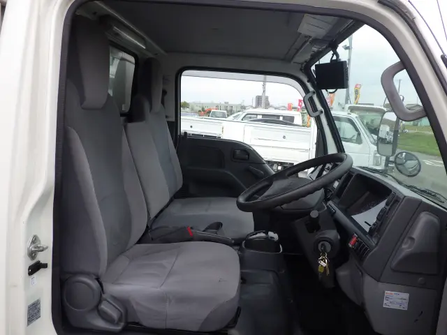 いすゞ エルフ TPG-NHR85AN(2WD)の写真7