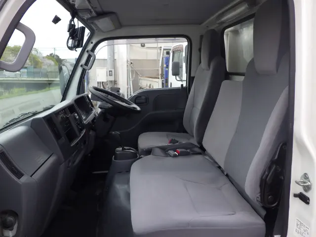 いすゞ エルフ TPG-NHR85AN(2WD)の写真8