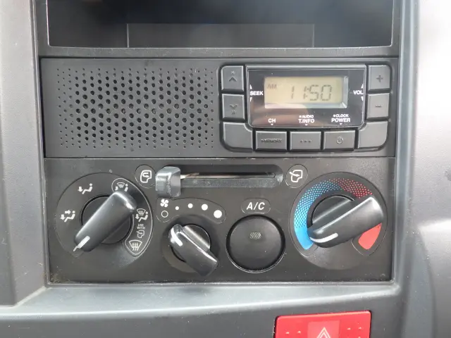 いすゞ エルフ TPG-NHR85AN(2WD)の写真10