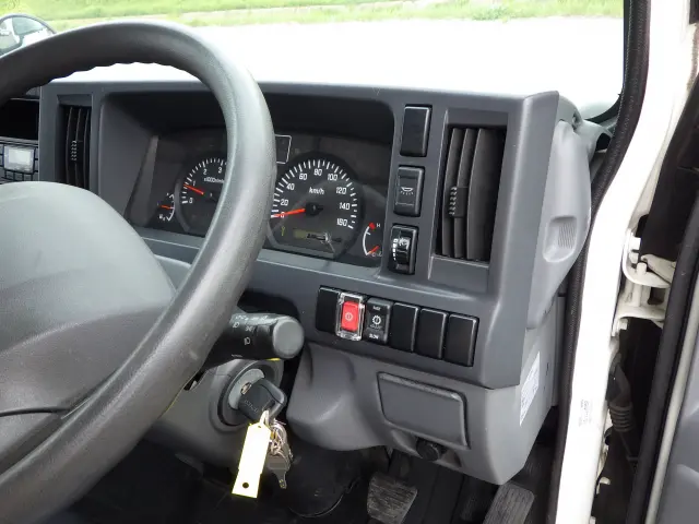 いすゞ エルフ TPG-NHR85AN(2WD)の写真14