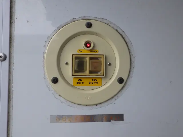 いすゞ エルフ TPG-NHR85AN(2WD)の写真22