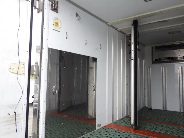 いすゞ エルフ TPG-NHR85AN(2WD)の写真23