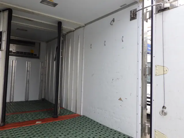 いすゞ エルフ TPG-NHR85AN(2WD)の写真24