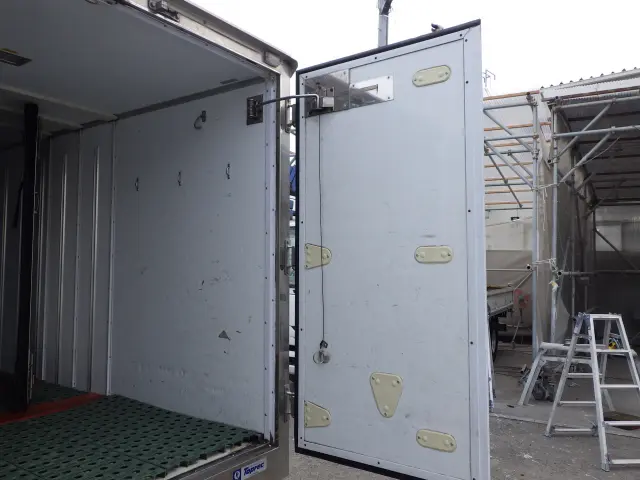 いすゞ エルフ TPG-NHR85AN(2WD)の写真25