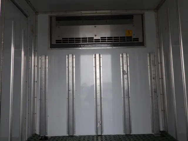 いすゞ エルフ TPG-NHR85AN(2WD)の写真28