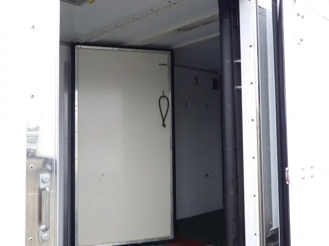 いすゞ エルフ TPG-NHR85AN(2WD)の写真31