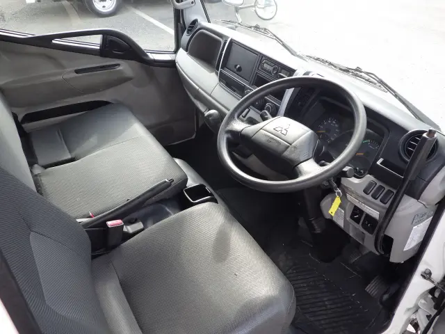 三菱 キャンター TPG-FBA30(2WD)の写真6