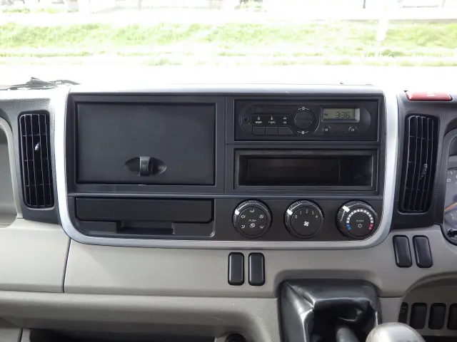 三菱 キャンター TPG-FBA30(2WD)の写真9