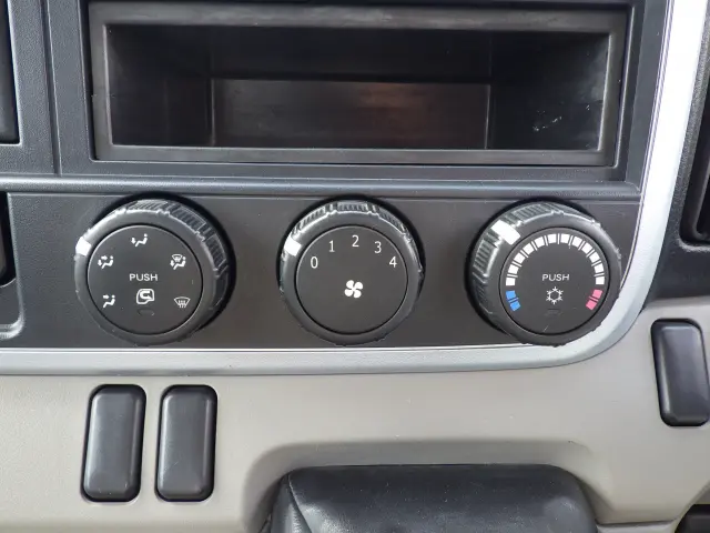 三菱 キャンター TPG-FBA30(2WD)の写真11