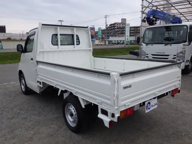 トヨタ タウンエーストラック 5BF-S403U(2WD)の写真2
