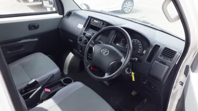 トヨタ ライトエーストラック DBF-S412U(4WD)の写真6