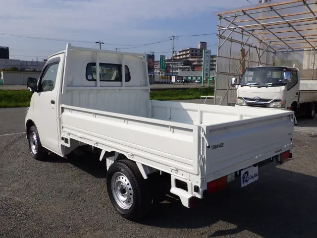 トヨタ タウンエーストラック 5BF-S403U(2WD)の写真2
