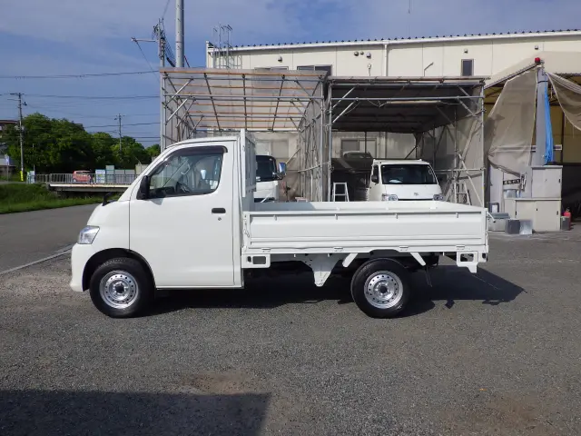 トヨタ タウンエーストラック 5BF-S403U(2WD)の写真3