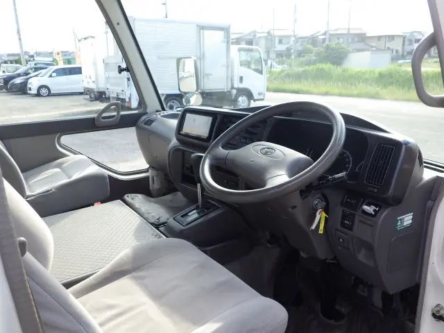 トヨタ コースター BDG-XZB50(2WD)の写真6