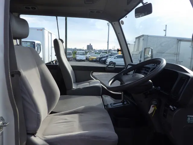 トヨタ コースター BDG-XZB50(2WD)の写真7