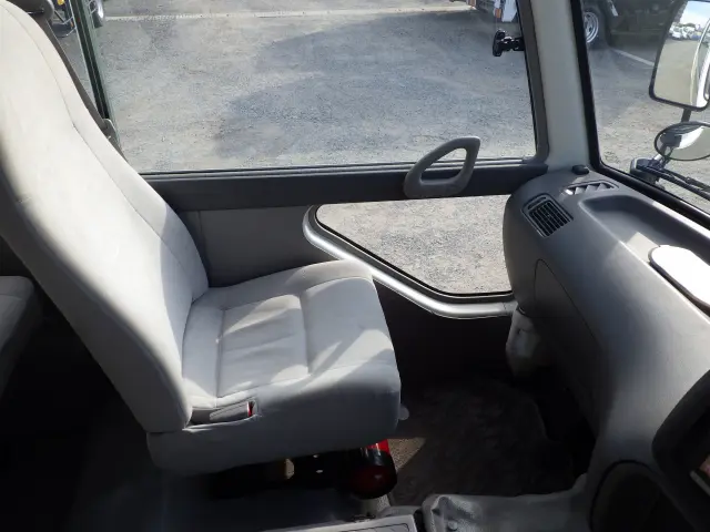 トヨタ コースター BDG-XZB50(2WD)の写真8