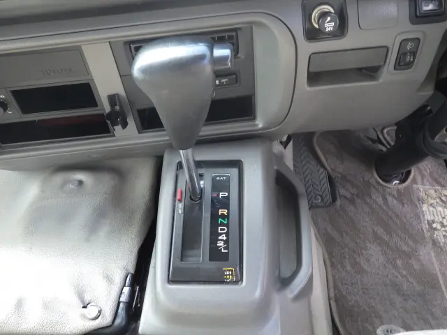 トヨタ コースター BDG-XZB50(2WD)の写真17