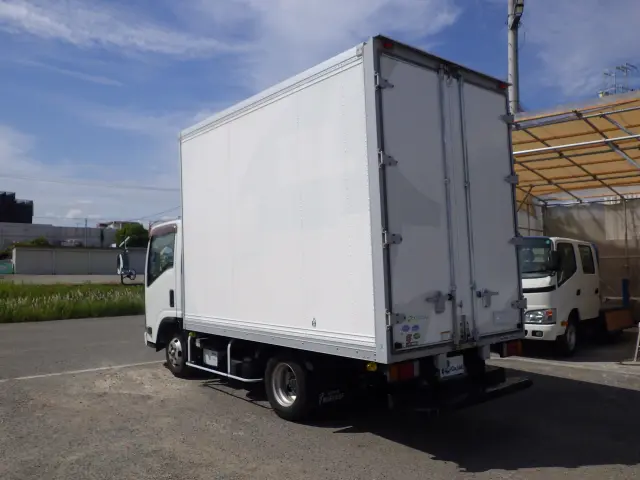 いすゞ エルフ TRG-NLR85AN(2WD)の写真2