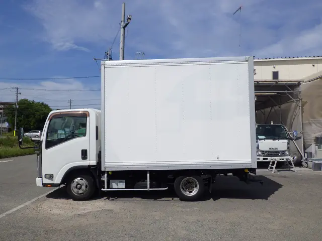 いすゞ エルフ TRG-NLR85AN(2WD)の写真3