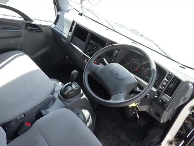 いすゞ エルフ TRG-NLR85AN(2WD)の写真6