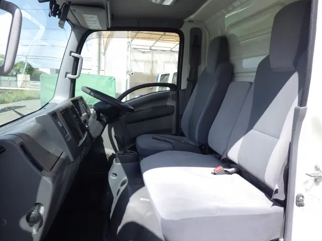 いすゞ エルフ TRG-NLR85AN(2WD)の写真8