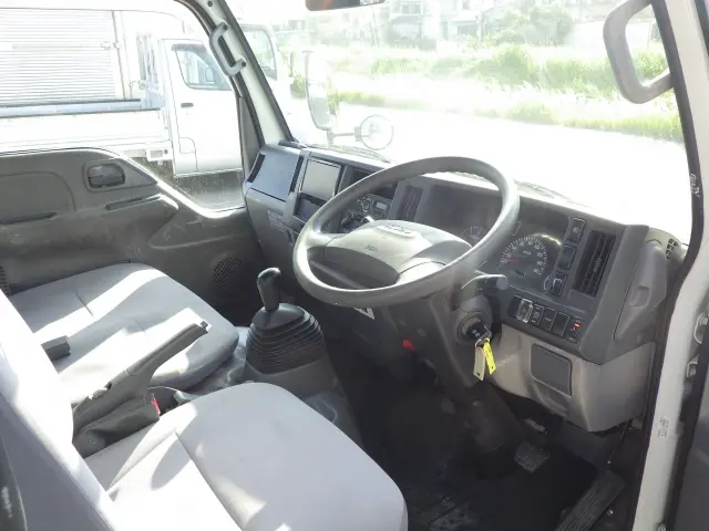 いすゞ エルフ TRG-NJR85A(2WD)の写真6