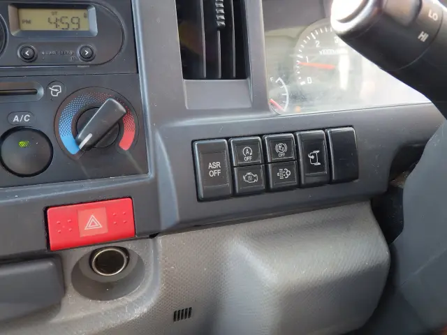 いすゞ エルフ TRG-NJR85A(2WD)の写真13