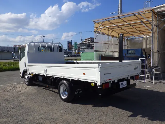 いすゞ エルフ TRG-NPR85AR(2WD)の写真2