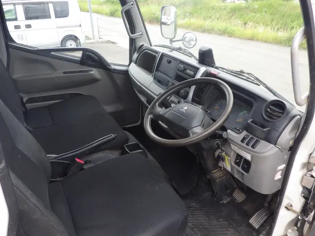 三菱 キャンター 2TG-FBA00(2WD)の写真7