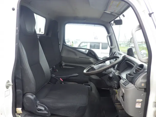 三菱 キャンター 2TG-FBA00(2WD)の写真8