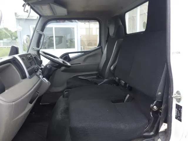 三菱 キャンター 2TG-FBA00(2WD)の写真9