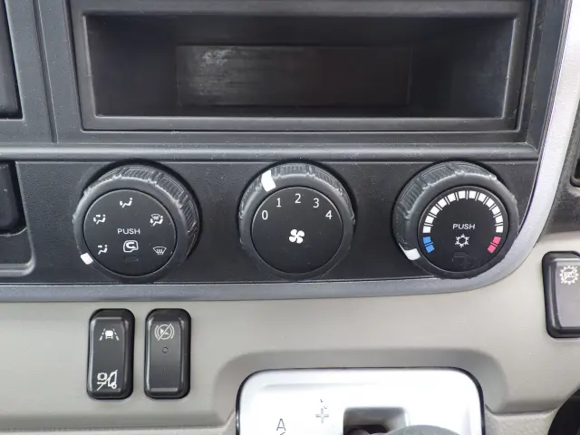 三菱 キャンター 2TG-FBA00(2WD)の写真12