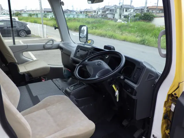 トヨタ コースター SKG-XZB60(2WD)の写真7