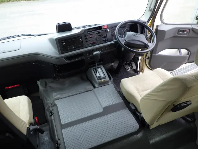 トヨタ コースター SKG-XZB60(2WD)の写真21