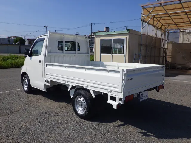トヨタ ライトエーストラック DBF-S402U(2WD)の写真2