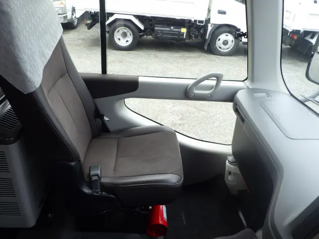 トヨタ コースター SDG-XZB70(2WD)の写真8
