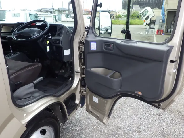 トヨタ コースター SDG-XZB70(2WD)の写真23