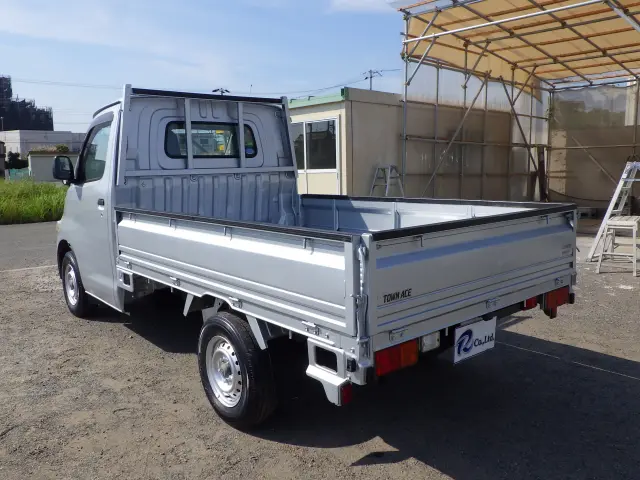 トヨタ タウンエースバン DBF-S412U(4WD)の写真2