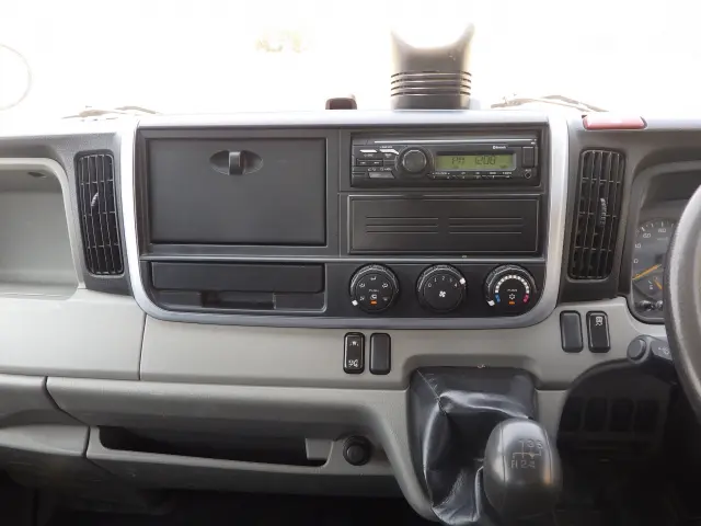 三菱 キャンター 2RG-FBA60(2WD)の写真9