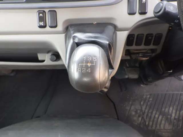 三菱 キャンター 2RG-FBA60(2WD)の写真17