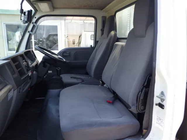 いすゞ エルフ TKG-NKR85R(2WD)の写真8