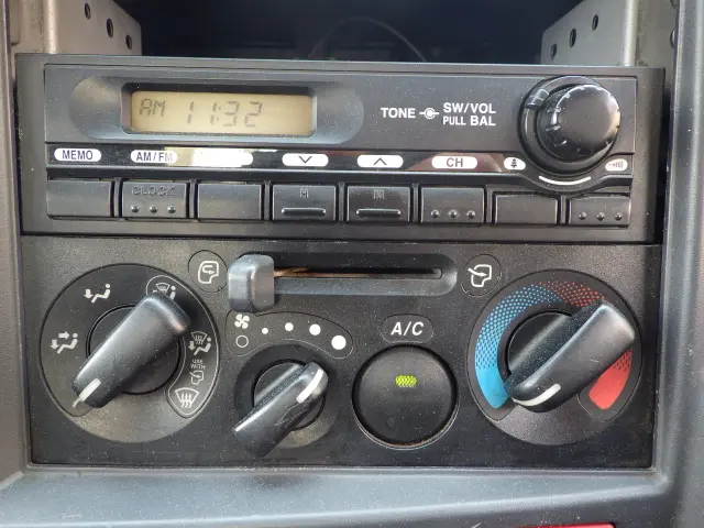 いすゞ エルフ TKG-NKR85R(2WD)の写真10